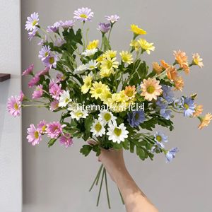 ดอกเดซี่คาโมมายล์ประดิษฐ์จาก Secret Garden ขนาด 53 ซม. ดอกไม้พลาสติกเสมือนจริงสำหรับงานแต่งงาน ถ่ายภาพกลางแจ้ง - Product Image 2