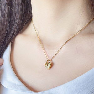 Colliers élégants en acier inoxydable et argent sterling avec pendentif cœur et zircons pour filles - Product Image 1