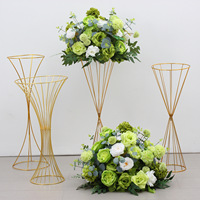 Supports de centre de table floraux en métal doré pour événements de mariage, supports de boules de fleurs en fer pour tables de mariage, vente en gros