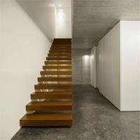 Escaliers flottants au design minimaliste moderne avec structure en acier et fer Bandes de roulement en bois massif Tailles personnalisées