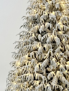 Arbre <span class=keywords><strong>de</strong></span> <span class=keywords><strong>Noël</strong></span> autoportant floqué <span class=keywords><strong>pré</strong></span>-éclairé en PE+PVC avec lumières LED multicolores, écologique, fabriqué par Yi Wu Factory - Product Image 3