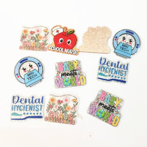 Vente en gros de <span class=keywords><strong>lettres</strong></span> médicales en plastique à dos plat scintillant personnalisé Bobine d'insigne Étudiant Infirmière Gommage Vie Acrylicno Porte-bobine d'insigne - Product Image 4