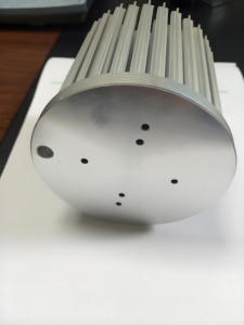 Disipador de Calor de Aluminio Forjado en Frío para Paneles Solares de <span class=keywords><strong>900</strong></span> Vatios, Segmentos de Riel para Tiras de Luz LED, Mecanizado CNC de 50 100w - Product Image 3