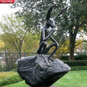 สวนกลางแจ้งแบบแอบสแตรกต์รูปกระต่ายสำริดบนรูปปั้นหินโดย <span class=keywords><strong>Barry</strong></span> flanagan - Product Image 6