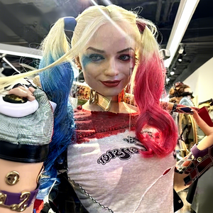 Statuette décorative Harley Quinn de la série Suicide Squad, modèle Ugly Girl de DC, personnalisable et faite à la main - Product Image 1