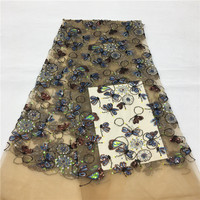 Robe de mariée personnalisée 2020 Y35169, ornée de cristaux, de paillettes et de perles, tissu de dentelle à paillettes et perles sur tissu en maille.