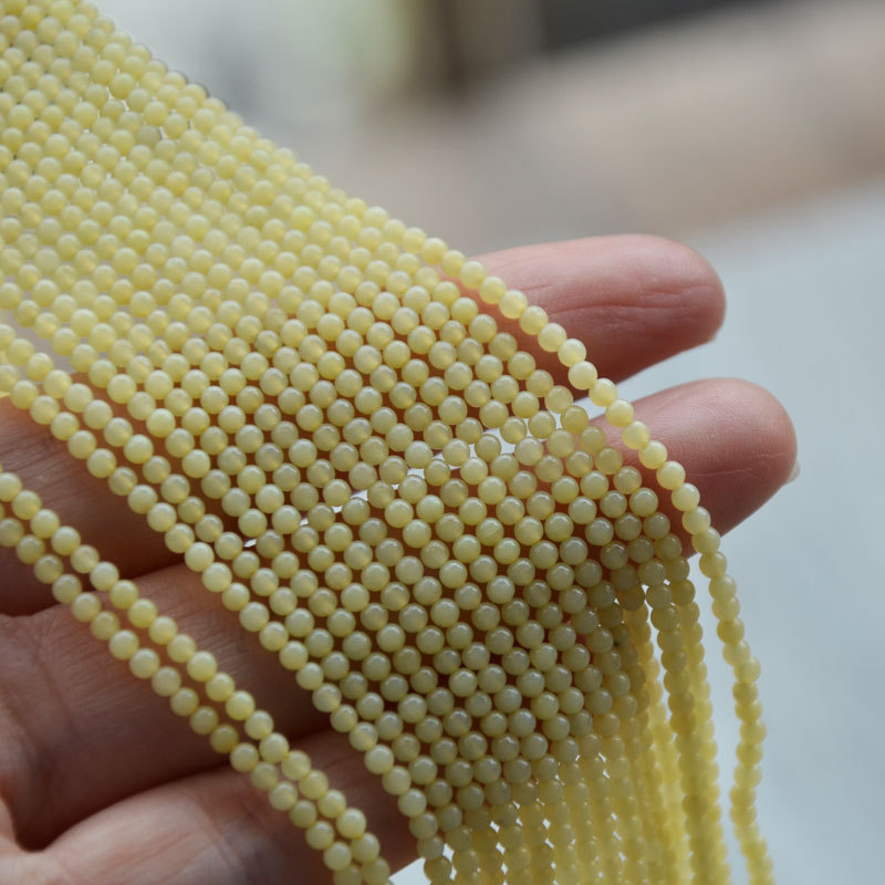 Un cilindro de jade limón de 2 mm contiene aproximadamente 180 cuentas.
