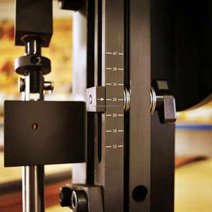 Machine <span class=keywords><strong>à</strong></span> poinçonner et <span class=keywords><strong>à</strong></span> percer <span class=keywords><strong>à</strong></span> main réglable avec noyau d'engrenage pour le poinçonnage et la découpe de trous - Product Image 3