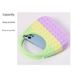 Bolso Bandolera Infantil Impermeable de Gel de Sílice con Diseño de Media Luna y Burbujas Antiestrés, Pionero en Control de Roedores Transfronterizo - Product Image 4