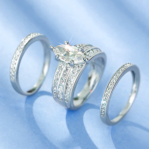 Set di Tre Anelli Geometrici con Zirconi per Donne, Elegante Gioiello per Matrimonio e Fidanzamento - Product Image 1