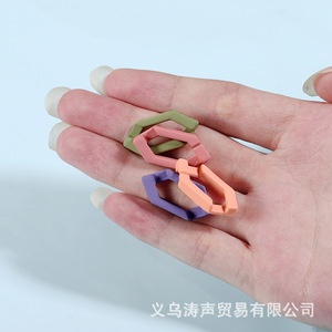 Acrylic Hexagon Chain Hair <b>Clips</b> Multifunctional Plastic Resin Casual Accessory Yiwu Spring 2023 - Product Image 4