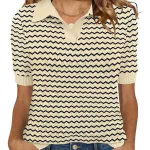 Camiseta Polo de Punto para Mujer con Patrón Geométrico, Manga Corta, Casual, Largo Regular, Diseño Zigzag Beige y Negro - Product Image 1