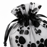 Sacs cadeaux en organza floqué Yolan 10x15cm avec cordon de serrage et ruban noir, motif patte d'animal, pour bijoux et faveurs de fête, en stock, prêts à être expédiés