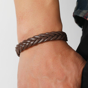 Pulsera <span class=keywords><strong>de</strong></span> cuero trenzado con cierre <span class=keywords><strong>de</strong></span> metal <span class=keywords><strong>de</strong></span> <span class=keywords><strong>caballero</strong></span> personalizada para hombres - Product Image 4