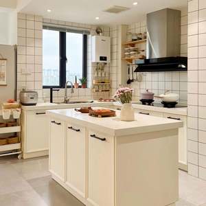 ตู้ครัวไม้จริงแบบมันเงา ดีไซน์ทันสมัย เป็นมิตรกับสิ่งแวดล้อม สำหรับใช้งานกลางแจ้ง - Product Image 2