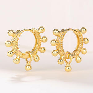 Orecchini a Cerchio Placcati Oro con Design a Sfera, Orecchini a Perno in Lega alla Moda, Gioielli Unisex di Tendenza per l'Uso Quotidiano - Product Image 3