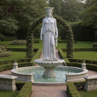 Projet de jardin de manoir de luxe sur mesure, fontaine en marbre beige à deux niveaux avec statues de chevaux, fontaine à eau en pierre sculptée à la main ornée
