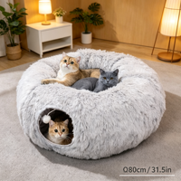 Maison pour chat d'hiver moderne et robuste Full Moon Sharp avec tapis central, grand tunnel de jeu et jouets en peluche douce