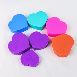Oleeya – Lot de 3 plateaux en plastique colorés en forme de cœur pour la création de bijoux en strass et le nail art - Product Image 4