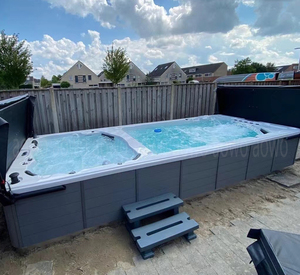 Piscina Deportiva de 5.85m con Jacuzzi, Bañera de Hidromasaje para Jardín Exterior, Bañera de Hidromasaje con Tapa Inteligente Elevable - Product Image 1