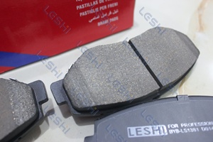 Pastilla de Freno Delantera LESHI LS1381 D914 D958 D943 OEM 45022S9AA01 06450S9AA00 para Honda CRV 2004 - Product Image 2