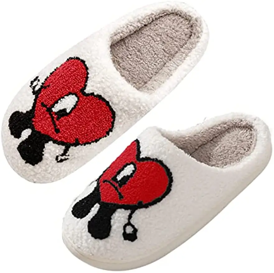 Zapatillas de San Valentín para mujeres y hombres, zapatos bordados de dibujos animados, cálidas zapatillas de corazón con patrón de Amor de Invierno para dormitorio interior