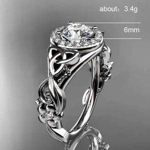 Anello con Quattro Punte di Cristallo per Donne, Elegante Accessorio Vintage con Incisioni per Uso Quotidiano e Feste - Product Image 5
