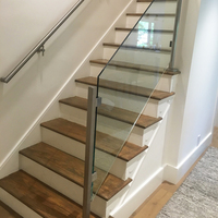 Modernes Innen-Terrassen-Treppengeländer-System Edelstahl Quadratischer Pfosten Handlauf Villa Loft-Treppe Gehärtetes Glas Geländer Balkon