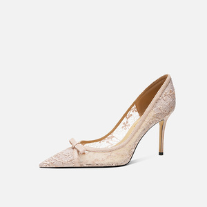 Chaussures de Mariée Blanches de Créateur en Dentelle à Talon Aiguille Pointu pour Femme - Product Image 3