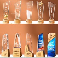 Trophée en cristal personnalisé multi-styles coloré avec base en bois massif gravée aux UV pour les récompenses de compétition et les réunions annuelles