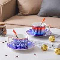 Ensemble de soucoupes pour tasses à café et à thé de 250ml en porcelaine osseuse de luxe de style européen avec boîte-cadeau à motif de fleurs