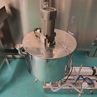 Machine de remplissage à chaud pour bouteilles et pots, liquides, sauces, miel, crèmes, avec trémie chauffante et mélangeur