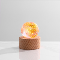 Lampu Meja Kristal Bola Seni LED Kontrol Sentuh 3D Multi-gaya dengan Alas Kayu 6cm untuk Hadiah Ruang Tamu Anak-anak