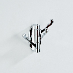 Gancho Triple Cromado Saint Ruijia, Giratorio 180 Grados, para Montar en la Pared, para Batas y Abrigos en el Baño - Product Image 1
