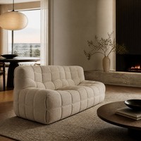 Canapé deux places en velours crème de qualité supérieure avec capitonnage horizontal pour salon et projets hôteliers – Vente en gros