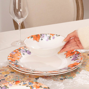 Service de vaisselle en porcelaine fine - Motif floral orange, ensemble de 3 pièces (assiettes et bols) - Product Image 2
