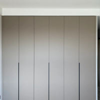 Armoire en MDF avec poignées, style minimaliste beige, dressing nordique en bouleau, métal industriel, noyer