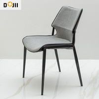 Chaises de salle à manger indonésiennes noires et blanches Chaise de table en cuir véritable italien gris blanc moderne de luxe avec pied en métal