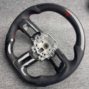Volante Deportivo de Fibra de Carbono y Cuero Perforado con Costuras Rojas para <span class=keywords><strong>Ford</strong></span> <span class=keywords><strong>Mustang</strong></span>, Diseño Deportivo y Elegante - Product Image 2