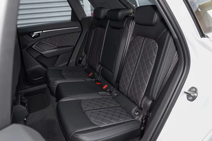 Édition limitée <span class=keywords><strong>2023</strong></span> <span class=keywords><strong>Q3</strong></span> <span class=keywords><strong>Sportback</strong></span> Quattro 2.0L Coupé SUV Automatique Cuir Foncé Conduite à gauche Nouvelle voiture pour les amateurs de performance - Product Image 6