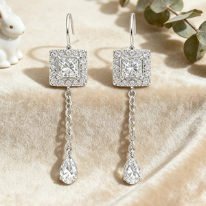 Pendientes de tuerca de moissanita VVS GRA de corte redondo con diseño de cola de pez de líneas simples, rellenos de oro de 14K, joyería de uso diario para mujer - Product Image 3