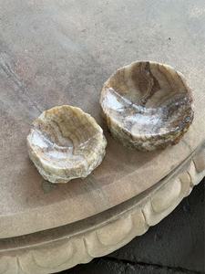 Bain d'oiseaux en marbre poli Onyx Décoration de jardin extérieur Produit de bassin pour oiseaux en pierre - Product Image 3