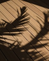 Revêtement de sol extérieur en WPC moderne, imperméable, écologique et antidérapant |   Terrasse de jardin avec design emboîtable personnalisable