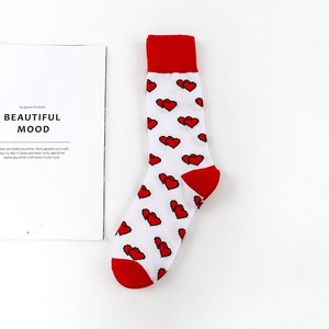 Chaussettes de sport mi-mollet tendance printemps/été pour hommes et femmes, motif rouge à lèvres, vente en gros - Product Image 4