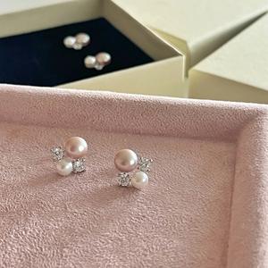Boucles d'oreilles exquises en argent pur S925 avec perles compactes multicolores et clous en diamant, luxe léger et délicat pour les femmes de la haute société - Product Image 1