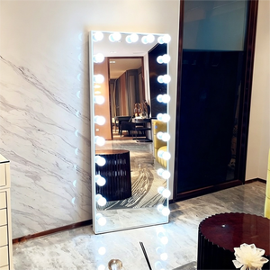 Specchio LED Moderno e Resistente per Trucco con 23 Lampadine LED Dimmerabili a Tocco per Tavolo da Toeletta - Product Image 2