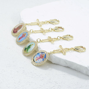 Colgantes DIY de cruz chapados en oro de 14k con patrón personalizado de San Judas, Virgen María y Niño Jesús para collar, llavero, bolso y <span class=keywords><strong>coche</strong></span>, al por mayor - Product Image 3