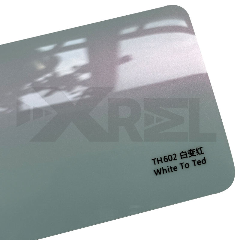 ขาวเปลี่ยนเป็นแดง