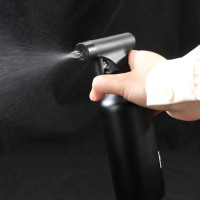 Flacon de pulvérisation à pompe à brume fine HDPE et PET noir mat de 350ml personnalisable avec déclencheur de buse rechargeable pour le nettoyage de la voiture de soins de la peau