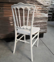 Chaise Napoléon Empilable en Résine Blanche pour Vente en Gros, Banquets, Hôtels et Événements de Mariage
